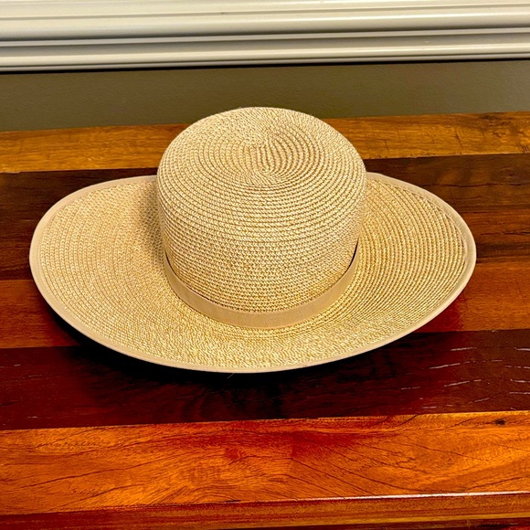 Elegant Cream Wide-Brimmed Hat - Picture 1 of 3